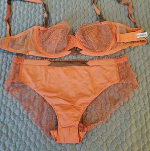 La Perla peach lace bra (34C) and underwear set